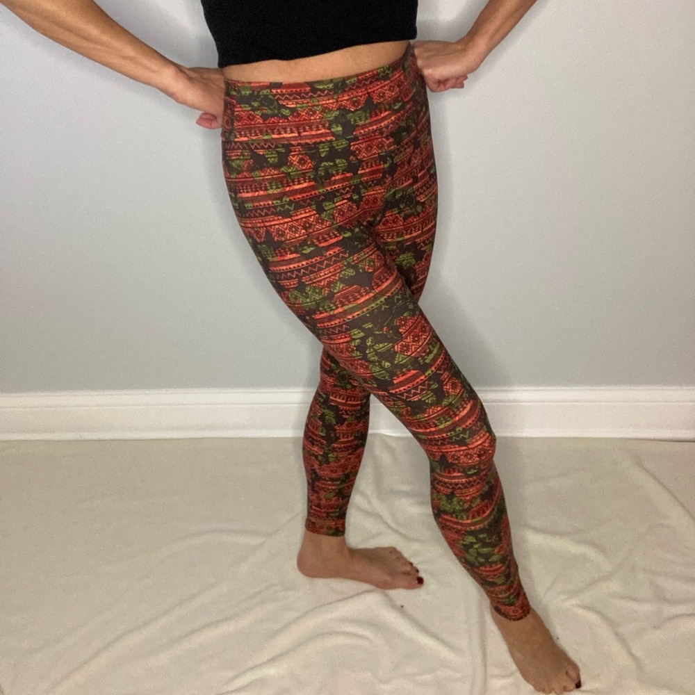 LulaRoe leggings. Red Multi color OS